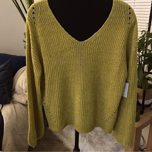 89th Madison! Back and front deep V oversized sleeve bling back sweater - Picture 2 of 5